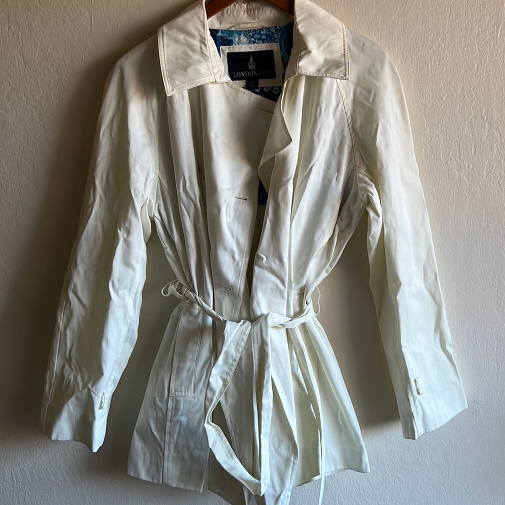 Classic London Fog trench coat. Cute and like new.